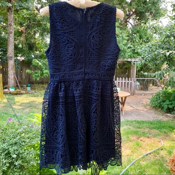 - Miami sleeveless, lace-covered dress Sz. XS Navy Blouse - Picture 3 of 6